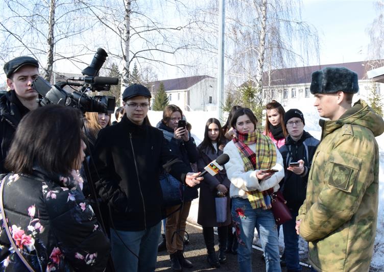 Взрывотехники ОМОН рассказали об особенностях своей работы студентам журфака Казанского федерального университета (фото, видео)
