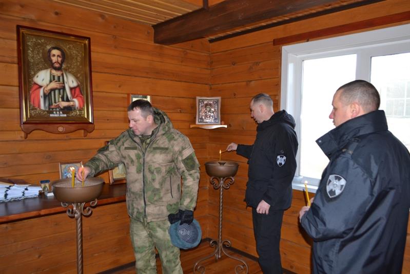 Военнослужащие и сотрудники Восточного округа Росгвардии почтили память боевых товарищей