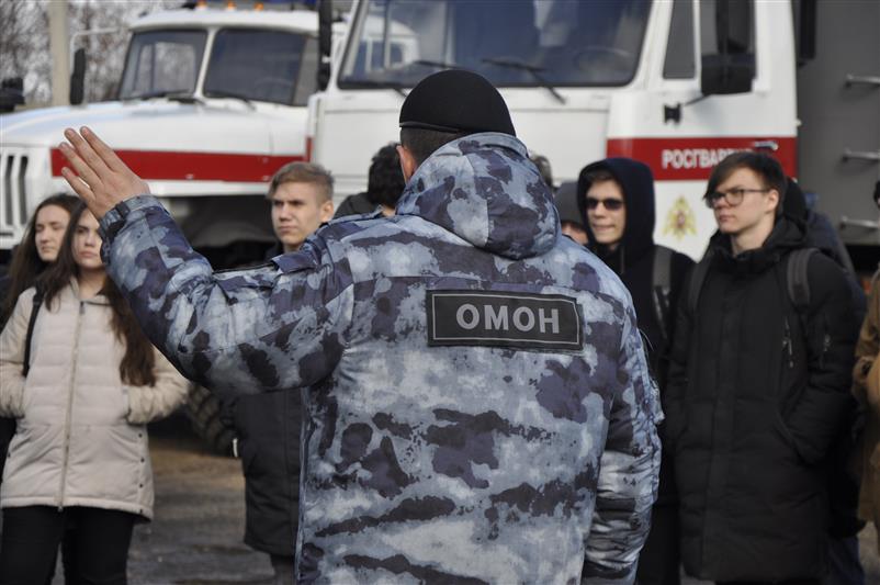 Во Владимире, Смоленске и Твери представители Росгвардии рассказали школьникам о деятельности ведомства