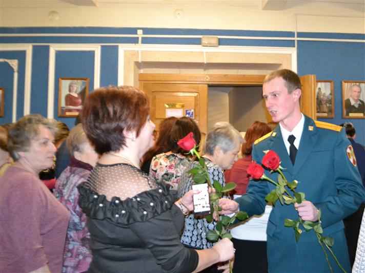 Накануне 8 марта кировский военно-духовой оркестр Росгвардии устроил флешмоб 