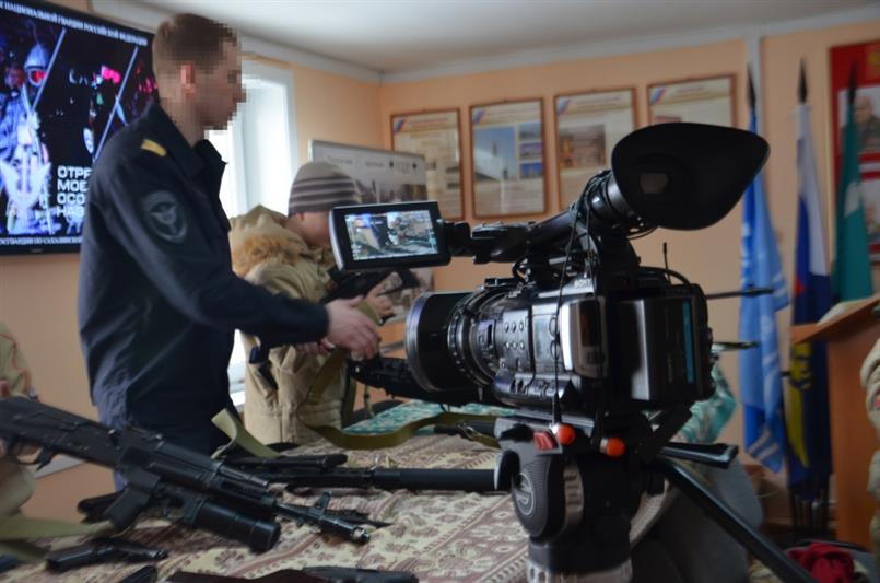 ОМОН открыл свои двери для сахалинских юнармейцев