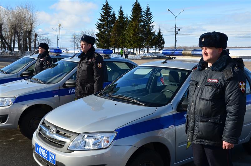 На гарнизонном инструктаже в Архангельске наградили отличившихся сотрудников вневедомственной охраны