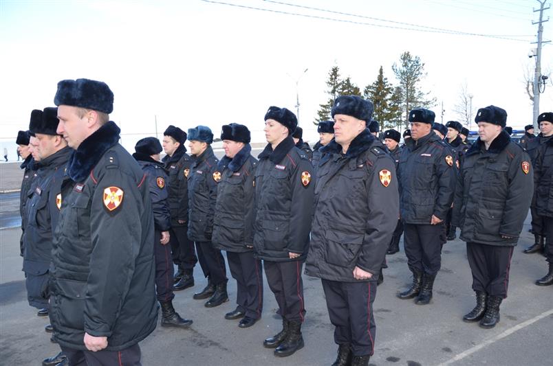 На гарнизонном инструктаже в Архангельске наградили отличившихся сотрудников вневедомственной охраны