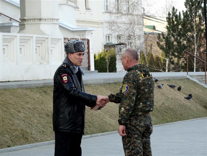 Росгвардейцы Астрахани прошли инструктаж у кремлевских стен