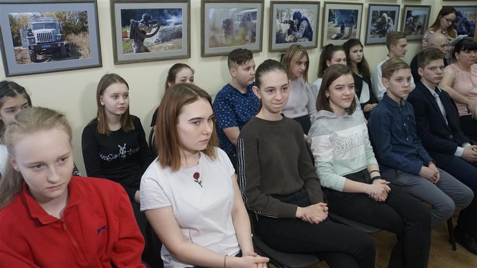 Офицеры Росгвардии провели круглый стол с белгородскими школьниками