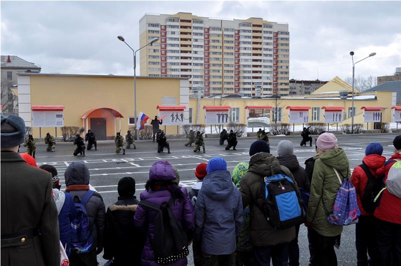 В штабе Уральского округа Росгвардии состоялся день открытых дверей для школьников