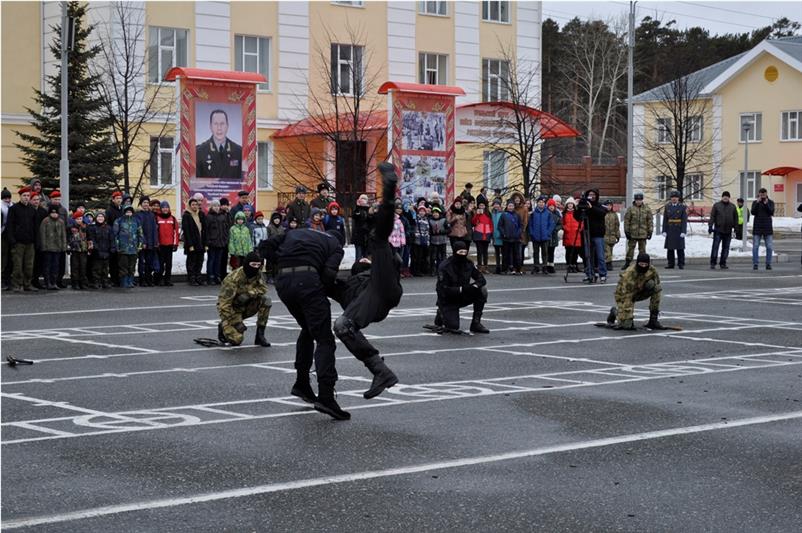 В штабе Уральского округа Росгвардии состоялся день открытых дверей для школьников