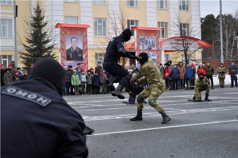 В штабе Уральского округа Росгвардии состоялся день открытых дверей для школьников