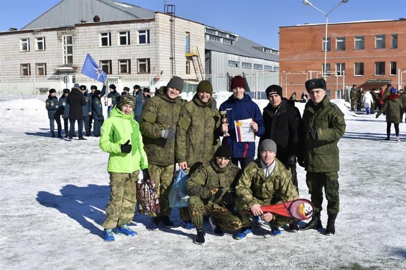 Военнослужащие Росгвардии провели для молодежи города Лесного юбилейную военно-спортивную игру «Патриот»