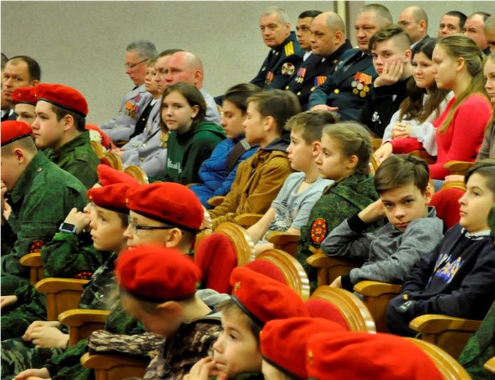 В штабе Уральского округа Росгвардии состоялся день открытых дверей для школьников