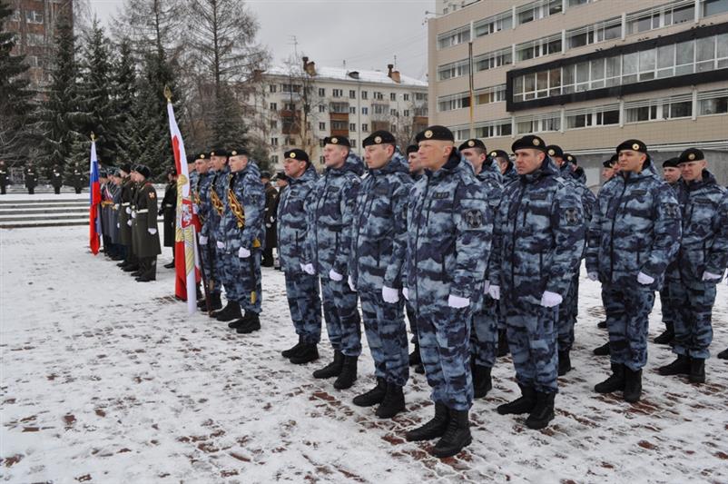 В День Росгвардии командующий Уральским округом возложил цветы к памятнику «Черный тюльпан» в Екатеринбурге