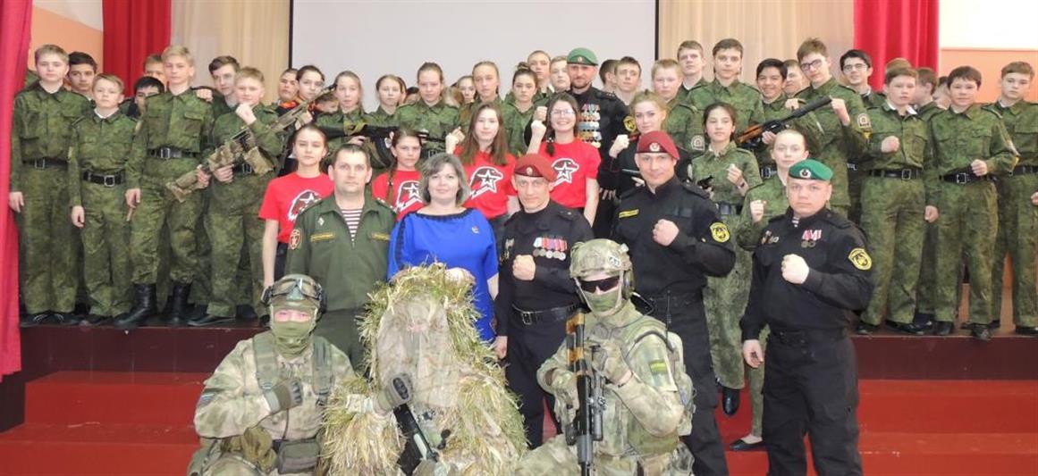 Югорские росгвардейцы провели Урок мужества для учеников кадетских классов