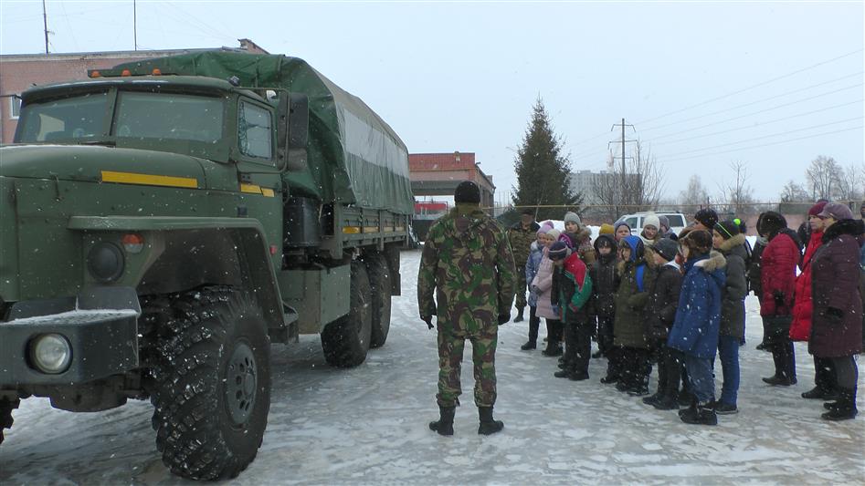 Орловские школьники побывали в гостях у ОМОН 