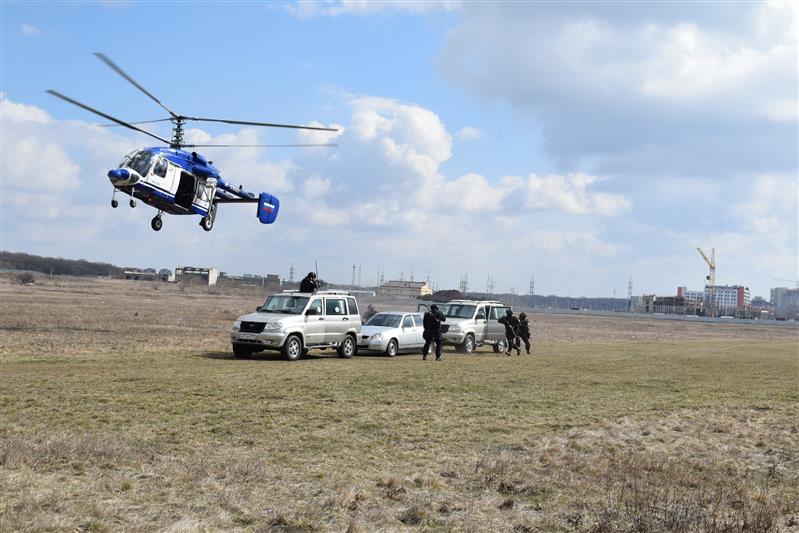 Ставропольские журналисты ознакомились с работой авиационного отряда специального назначения Росгвардии (видео)