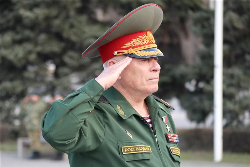 В преддверии Дня Росгвардии командующий Южным округом возложил цветы к стеле «Ростов-на-Дону – город Воинской славы» (фото, видео)