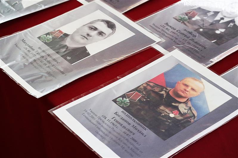 Командующий Южным округом Росгвардии встретился с членами семей погибших военнослужащих и сотрудников