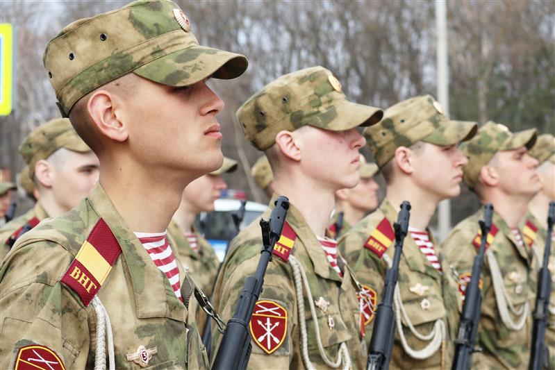 В преддверии Дня Росгвардии командующий Южным округом возложил цветы к стеле «Ростов-на-Дону – город Воинской славы» (фото, видео)