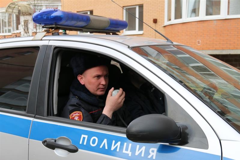 Петербургские росгвардейцы задержали двух девушек, переносивших крупную партию наркотиков