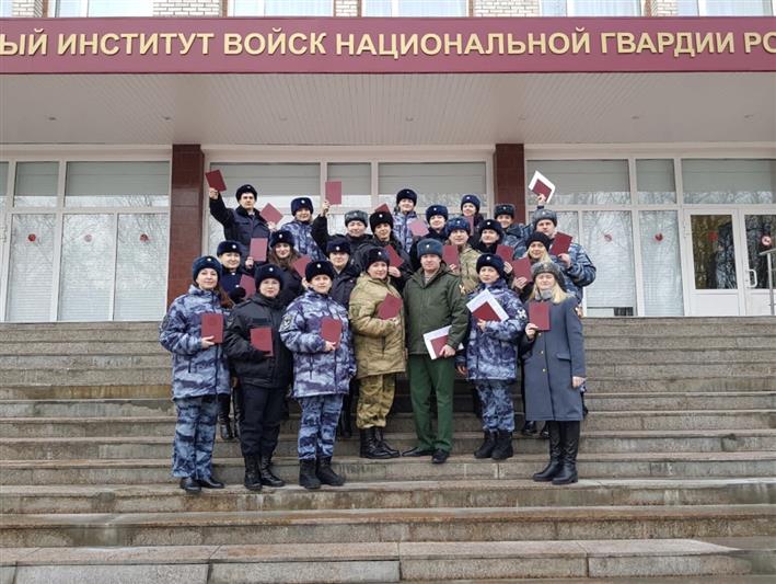 Сотрудники Управления Росгвардии по Чеченской Республике успешно прошли профессиональное обучение на полиграфологов