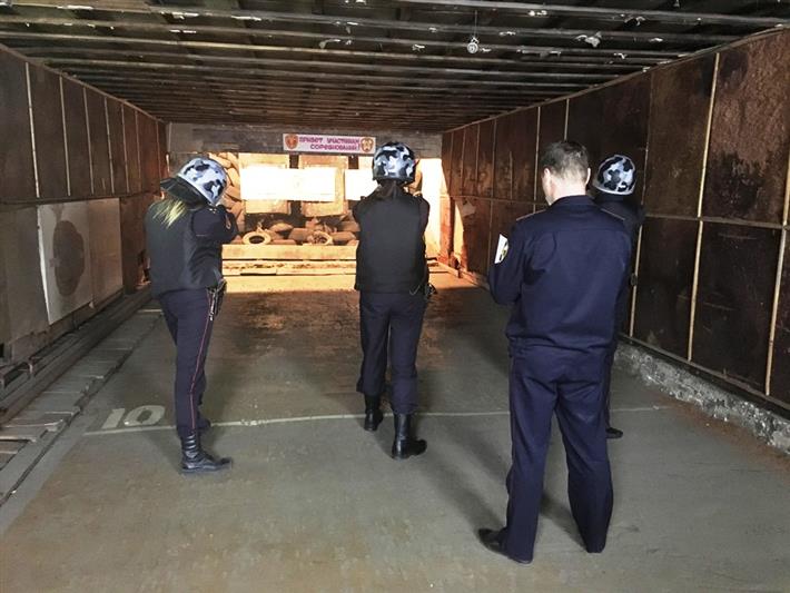 В хабаровском краевом управлении вневедомственной охраны состоялись традиционные стрелковые соревнования среди женщин, приуроченные к 8 марта 