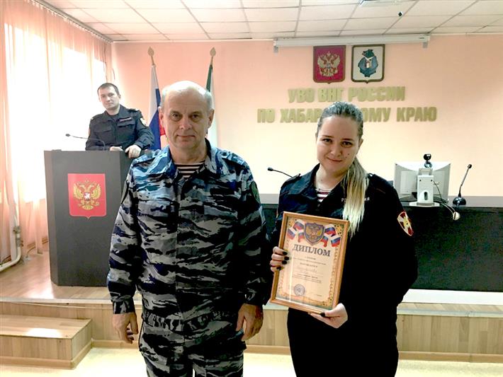 В хабаровском краевом управлении вневедомственной охраны состоялись традиционные стрелковые соревнования среди женщин, приуроченные к 8 марта 