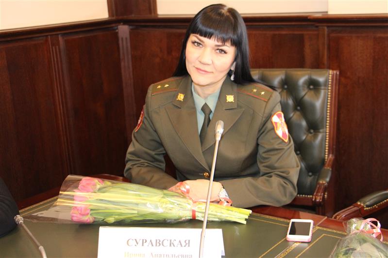 В преддверии Международного женского дня глава Пятигорска наградил военнослужащую Росгвардии