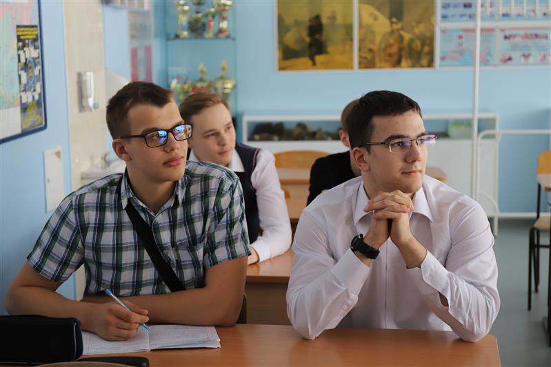 Югорские школьники знакомятся с Росгвардией