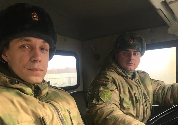Военнослужащие софринской бригады вызволили из снежного плена экскурсионный автобус Всероссийского общества инвалидов 