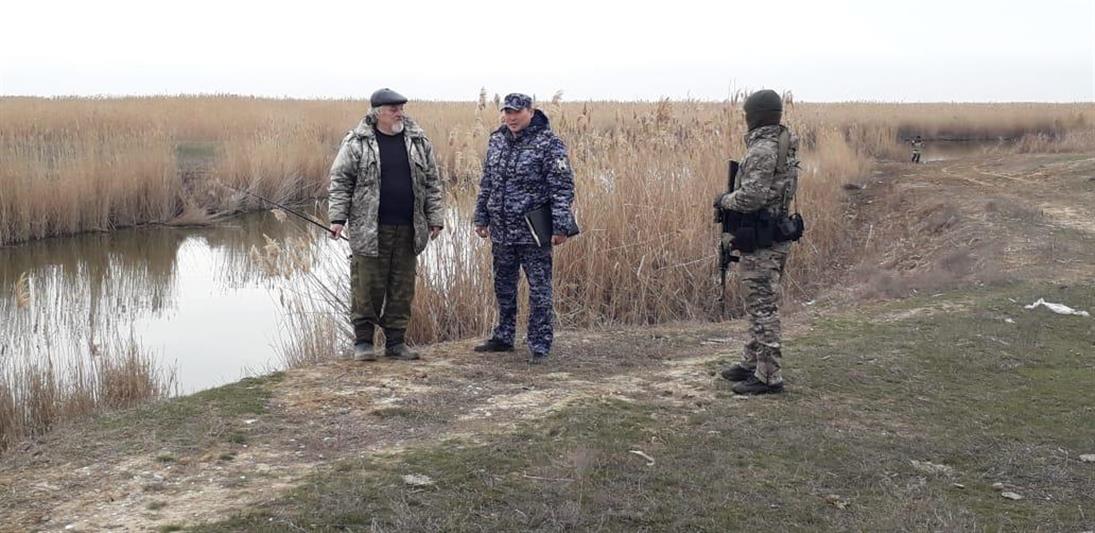 Росгвардейцы Калмыкии проверили владельцев гражданского оружия