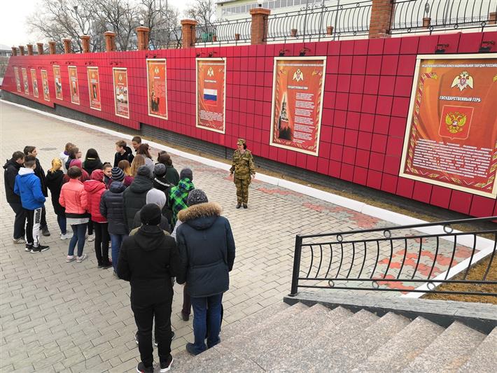Школьники Владивостока знакомятся с Росгвардией