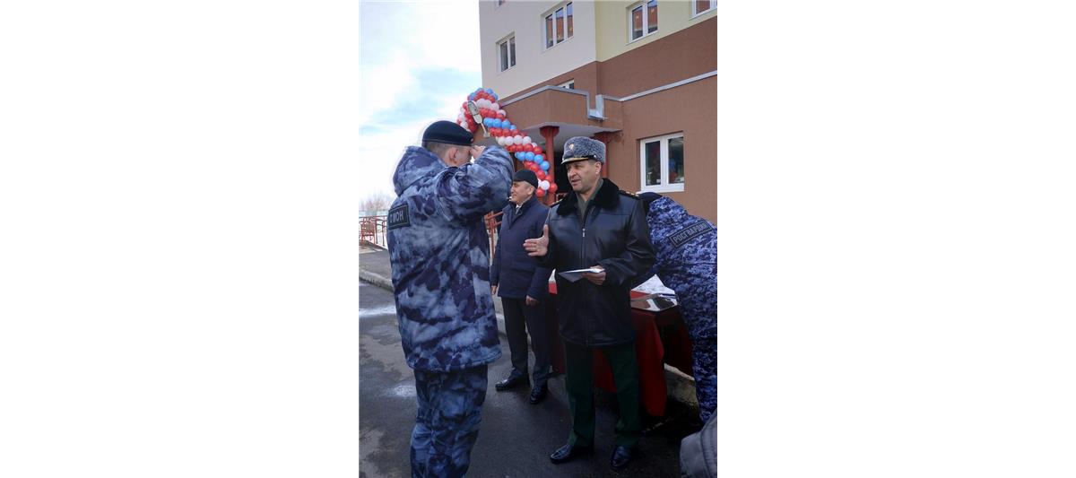 В Тюмени росгвардейцы получили ключи от новых квартир (фото, видео)