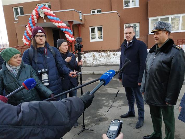 В Тюмени росгвардейцы получили ключи от новых квартир (фото, видео)
