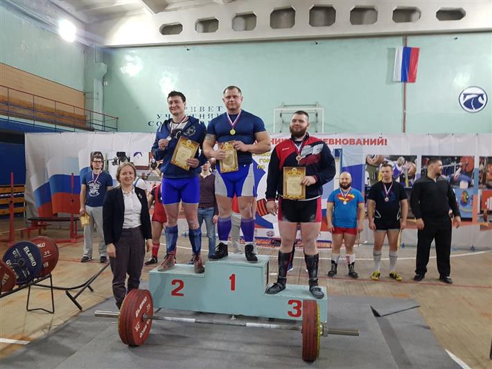 Сотрудники транспортного ОМОН завоевали первые места на чемпионате Иркутской области по пауэрлифтингу