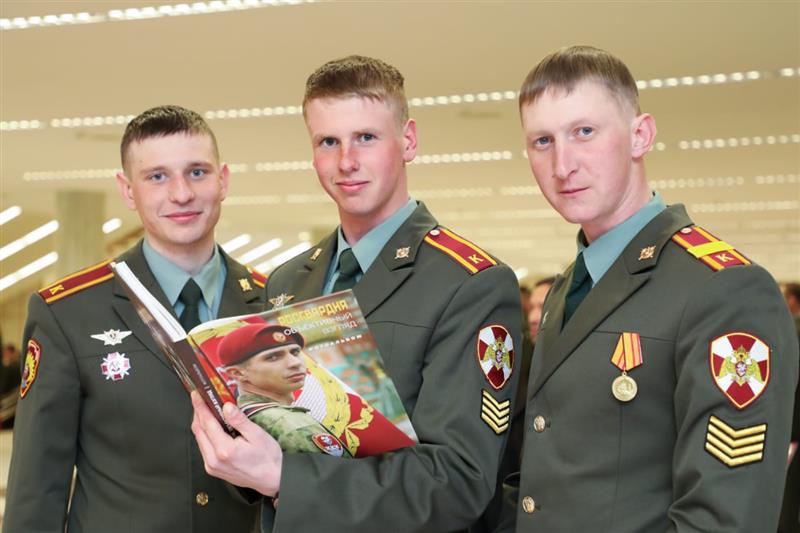 Мастера искусств поздравили военнослужащих и сотрудников Росгвардии в Государственном Кремлевском дворце