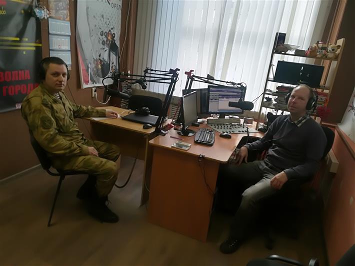 Военнослужащие и сотрудники Центрального округа Росгвардии поздравили коллег с ведомственным праздником в эфирах региональных радиопрограмм