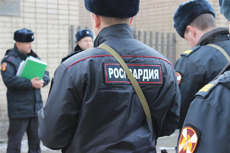 Сотрудники управления вневедомственной охраны по городу Челябинску задержали  подозреваемых в грабеже