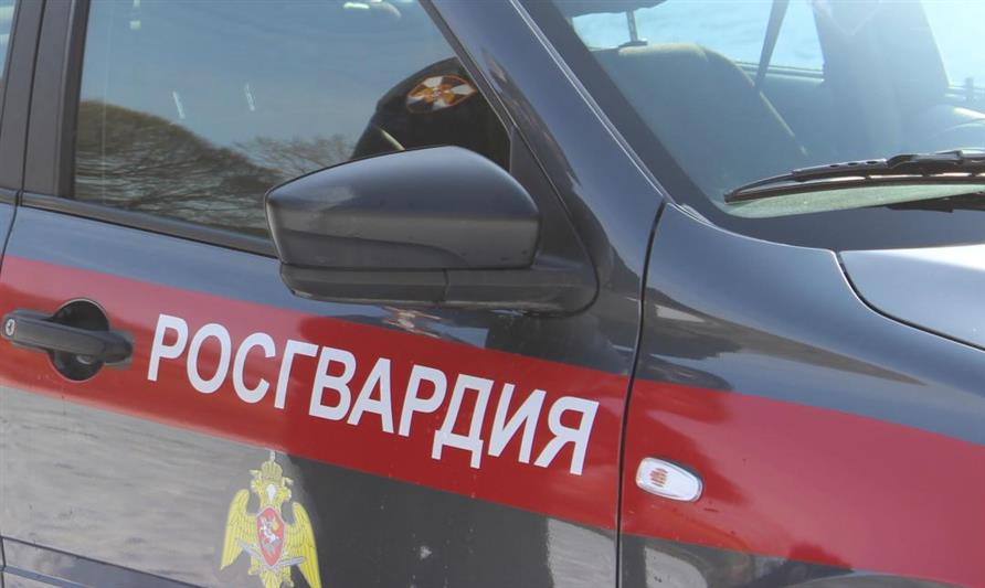 В Тюмени сотрудники Росгвардии задержали граждан, хранивших при себе наркотики