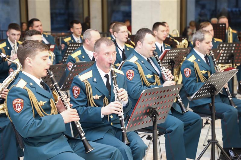 «Щит и роза» для женщин в погонах (видео)