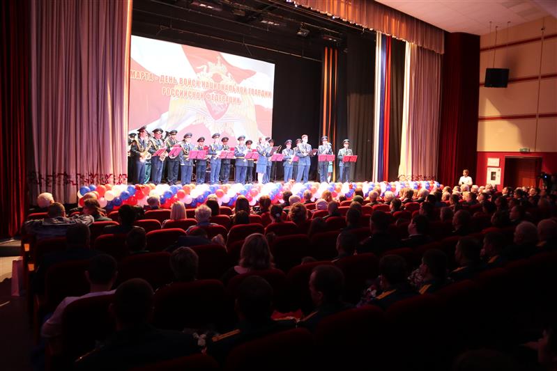 В Пятигорске личный состав Северо-Кавказского округа Росгвардии поздравили с профессиональным праздником