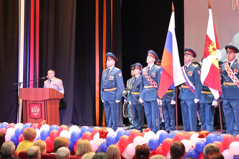 В Пятигорске личный состав Северо-Кавказского округа Росгвардии поздравили с профессиональным праздником