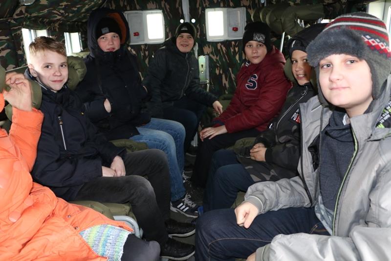 В Благовещенске учеников местной школы познакомили с особенностями службы в Росгвардии