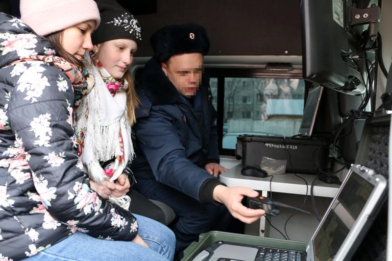 В Благовещенске учеников местной школы познакомили с особенностями службы в Росгвардии