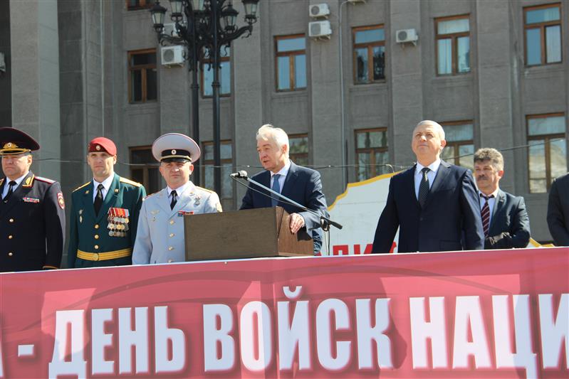 В свой профессиональный праздник росгвардейцы прошли торжественным маршем по центральной площади Владикавказа