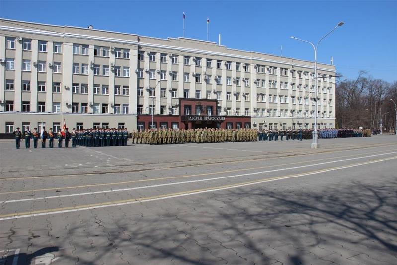 В свой профессиональный праздник росгвардейцы прошли торжественным маршем по центральной площади Владикавказа