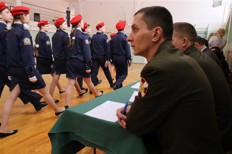 Росгвардейцы оценили строевую подготовку саранских школьников 