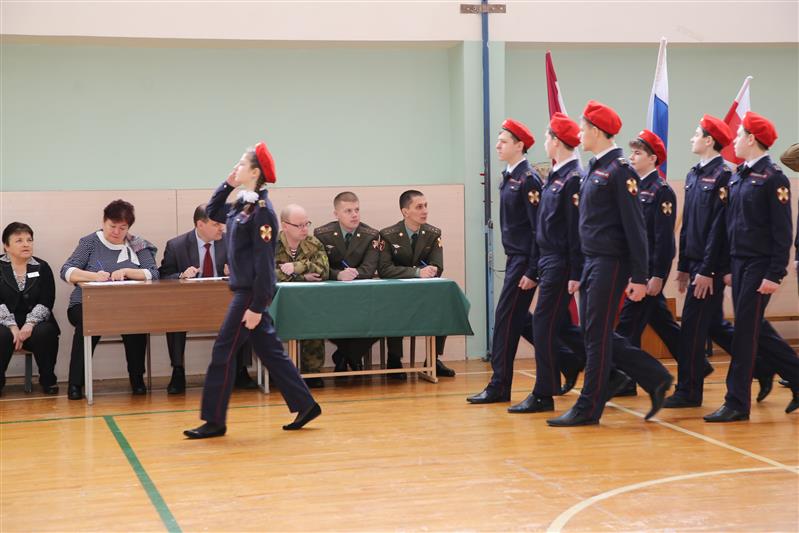 Росгвардейцы оценили строевую подготовку саранских школьников 