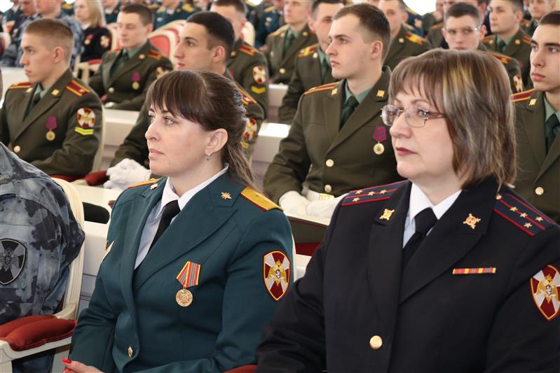 Командующий Северо-Западным округом принял участие в торжественном собрании, посвященном Дню Росгвардии