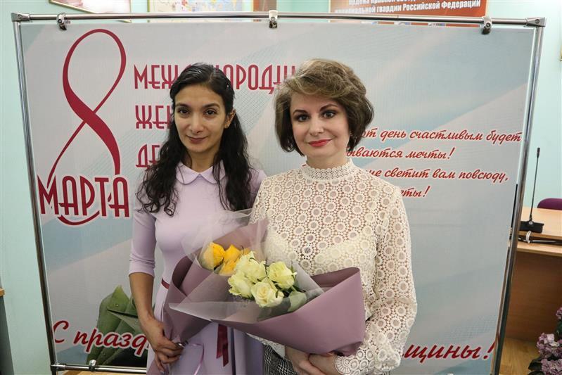 Командующий Северо-Западным округом Росгвардии поздравил с праздником 8 марта военнослужащих-женщин 
