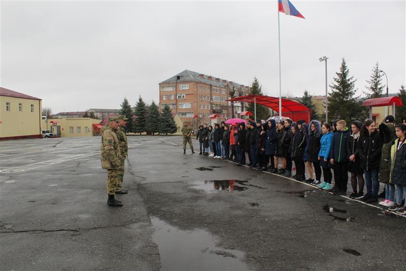Росгвардия провела День открытых дверей для владикавказских школьников