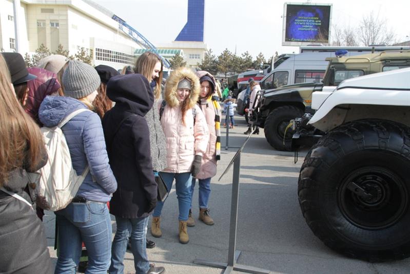 В г. Хабаровске Росгвардия, в преддверии своего профессионального праздника,  продемонстрировала жителям города образцы вооружения и техники 